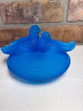 WESTMORELAND GLASS Vintage Cobalt Blue Satin Glass Love Birds Covered Dish